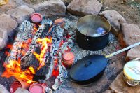 Biosphärisches Ferienprogramm: Noch freie Plätze Straßenkreide herstellen, überm Lagerfeuer kochen, Astro-Fernrohr bauen